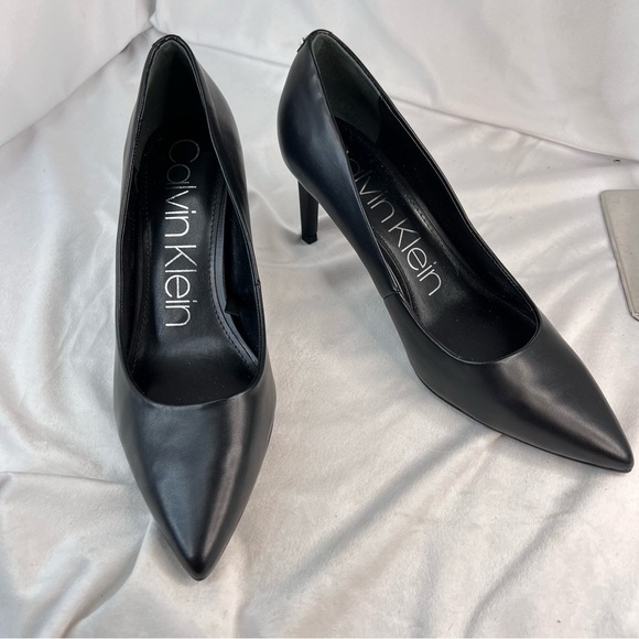 CALVIN KLEIN Genlee Black Heels Size 10 - Picture 3 of 8